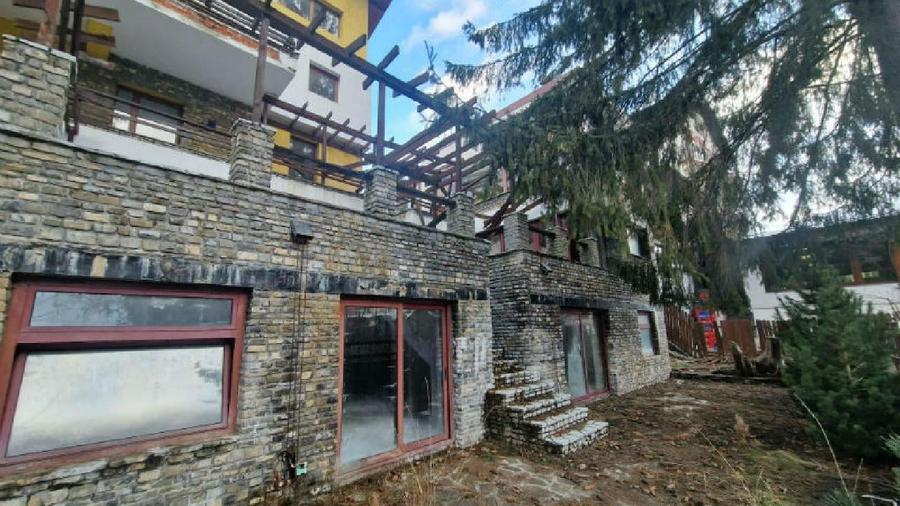 Casă individuală cu 6 camere cu Teren 600 Mp în Central