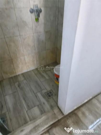 Casă cu 10 camere cu Teren 300 Mp în Cristian