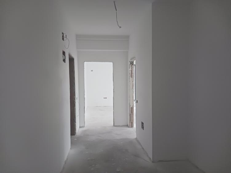 Apartament cu 3 camere decomandat în Chitila