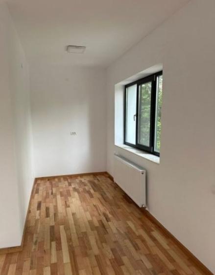 Casă individuală cu 5 camere cu Teren 1000 Mp în Drumul Taberei
