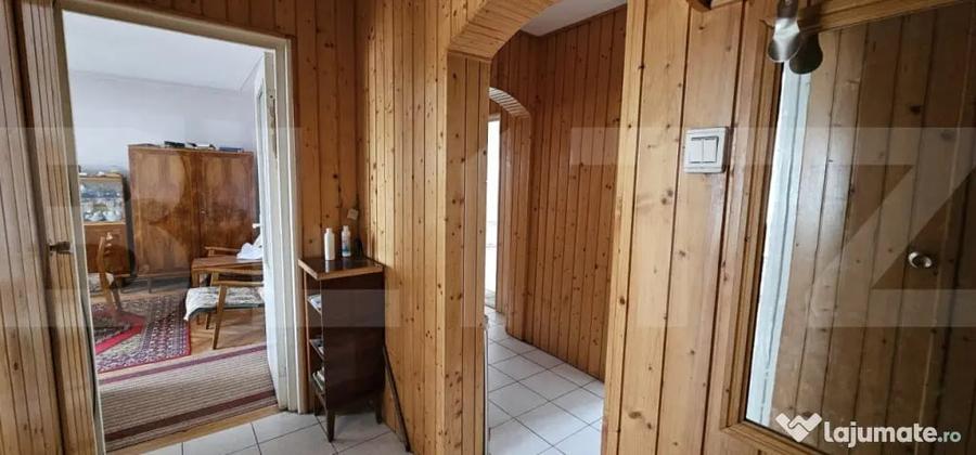 Apartament cu 4 camere decomandat în Simeria