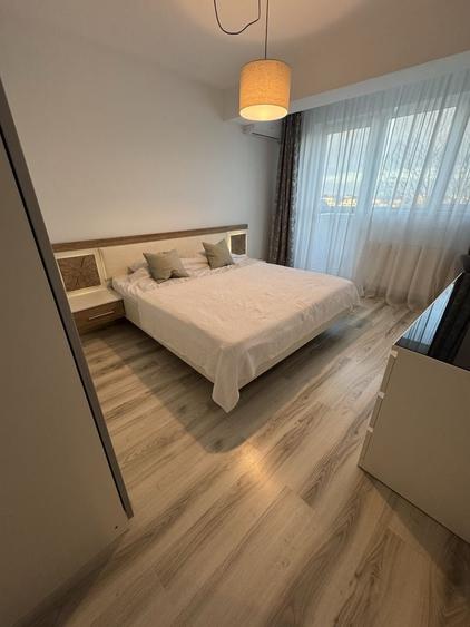 Apartament cu 3 camere semidecomandat în Est