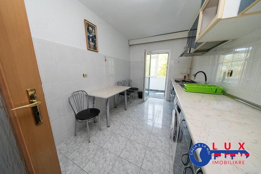 Apartament cu 3 camere decomandat în Babadag