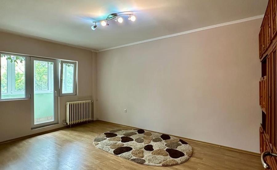 Apartament cu 4 camere decomandat în Apărătorii Patriei