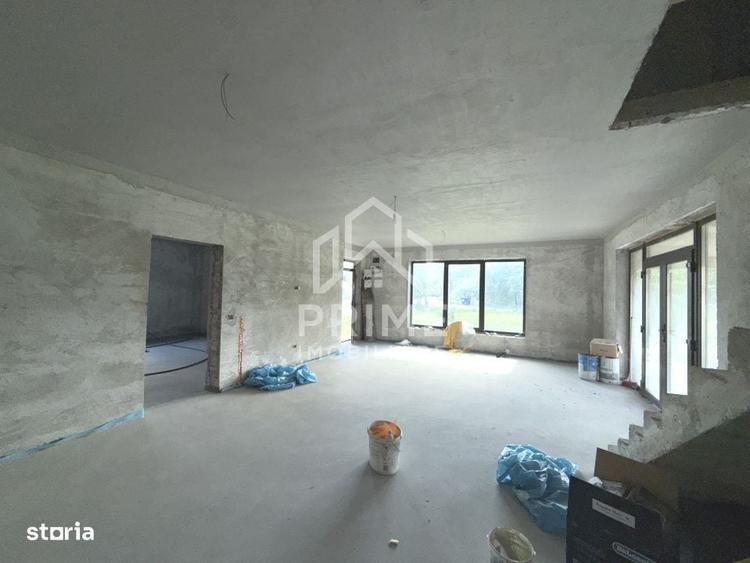 Casă cu 4 camere cu Teren 1800 Mp în Stremț