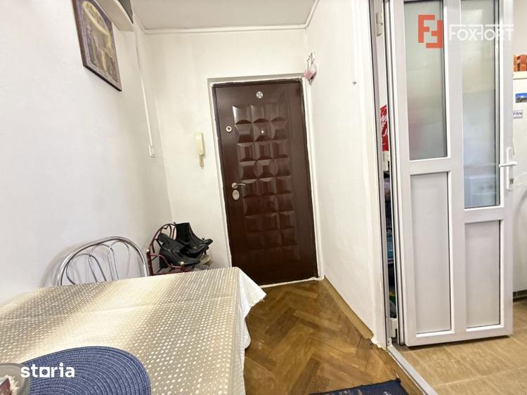 Apartament cu 2 camere semidecomandat, mobilat în Est