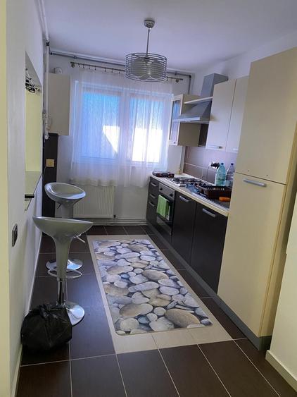 Apartament cu 4 camere decomandat în Central