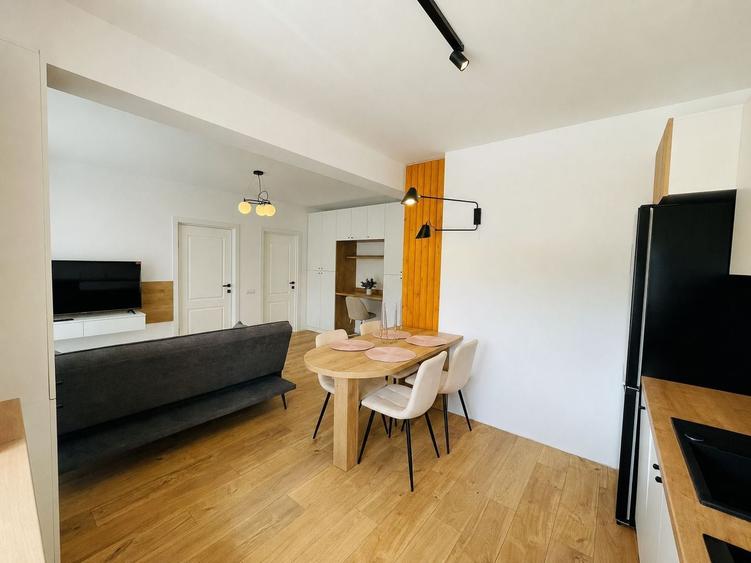 Apartament cu 2 camere semidecomandat, mobilat în Florești