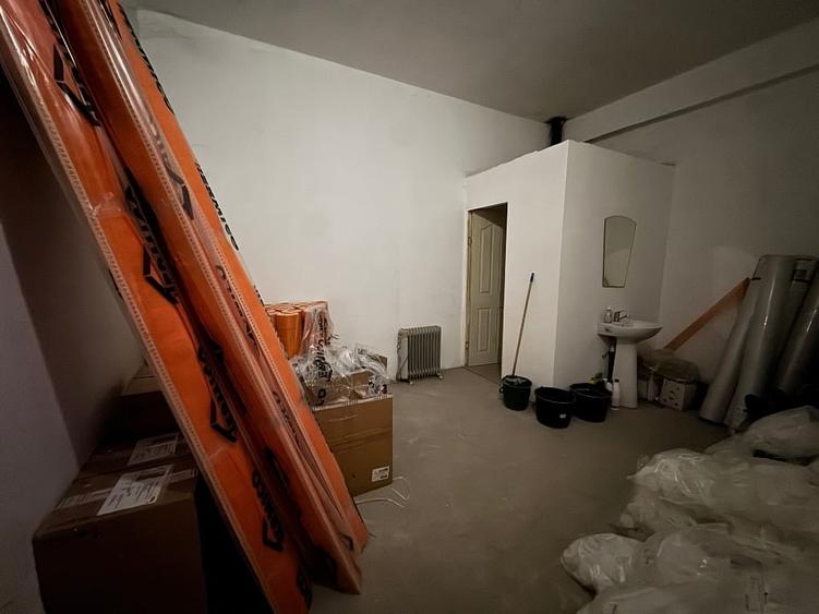 Spațiu comercial, de 1,365 mp, în Central