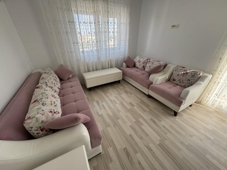 Apartament cu 3 camere semidecomandat în Titan