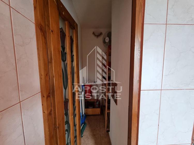 Apartament cu 3 camere decomandat, mobilat în Girocului