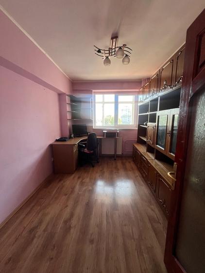 Apartament cu 4 camere decomandat în Dunărea