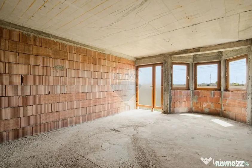 Casă cu 5 camere cu Teren 300 Mp în Fântânele