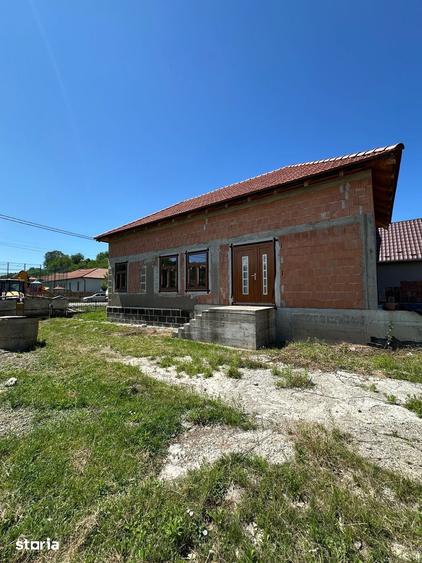 Casă cu 6 camere cu Teren 1724 Mp în Jucu