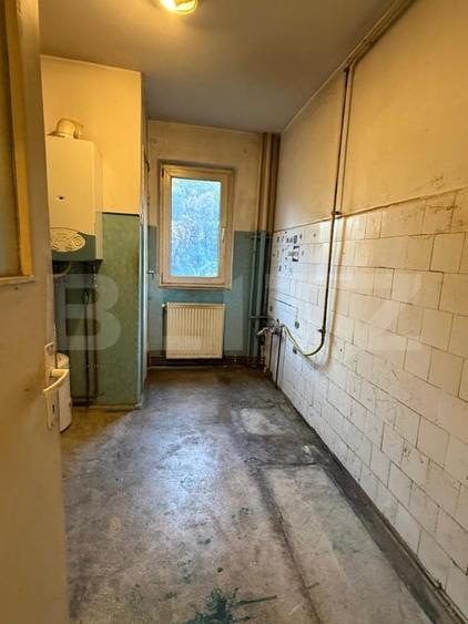 Apartament cu 3 camere semidecomandat în Vlahuță