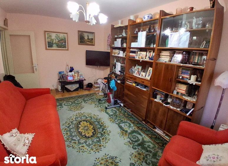 Apartament cu 3 camere decomandat, mobilat în Canta