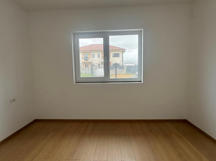 Duplex cu 3 camere cu Teren 300 Mp în Urseni