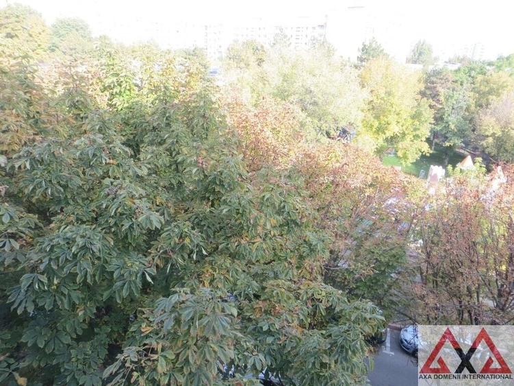 Apartament cu 3 camere decomandat în Dristor
