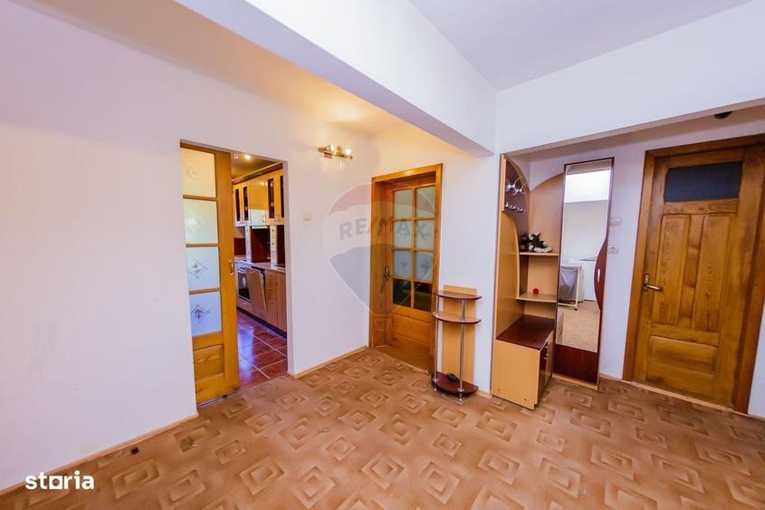 Apartament cu 4 camere decomandat în Republicii