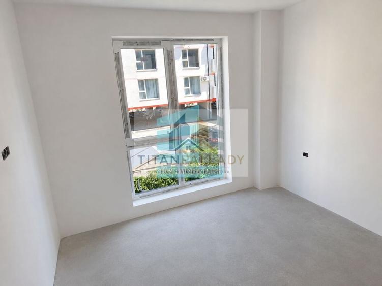 Apartament cu 4 camere decomandat în Titan