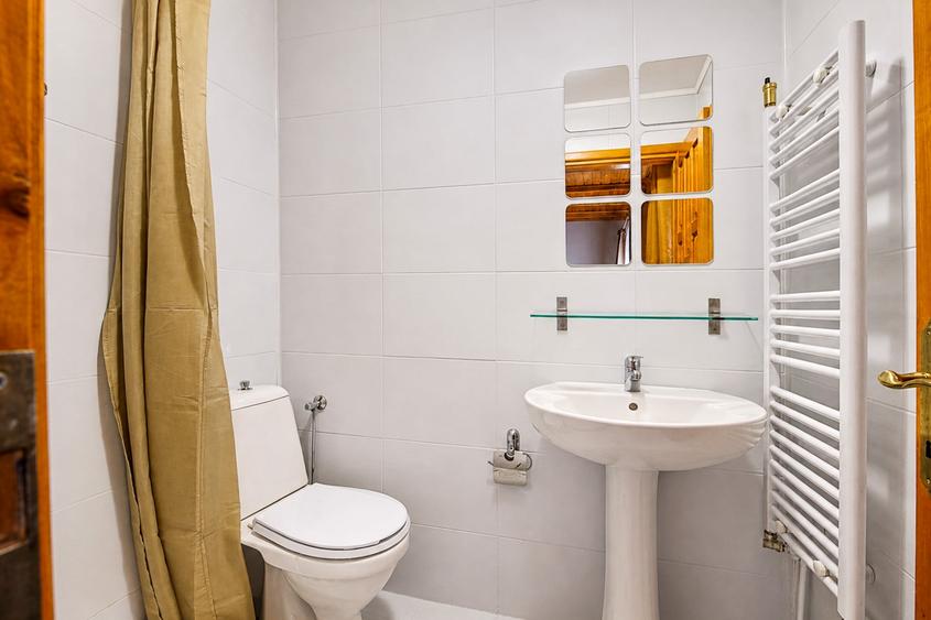 Casă individuală cu 6 camere cu Canalizare în Opler