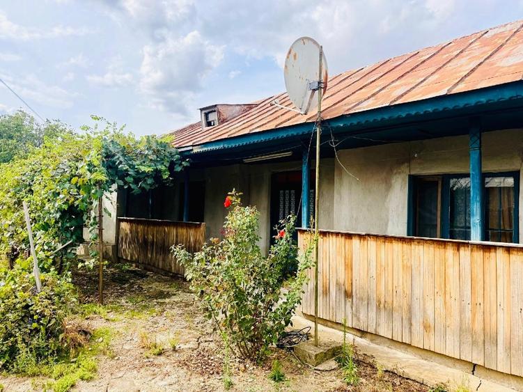 Casă individuală cu 3 camere cu Teren 800 Mp în Ghimpați