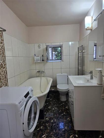 Casă individuală cu 5 camere cu Canalizare în 23 August