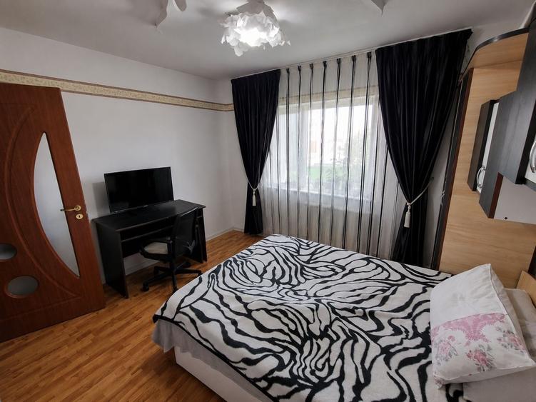Apartament cu 3 camere decomandat în Micro 11