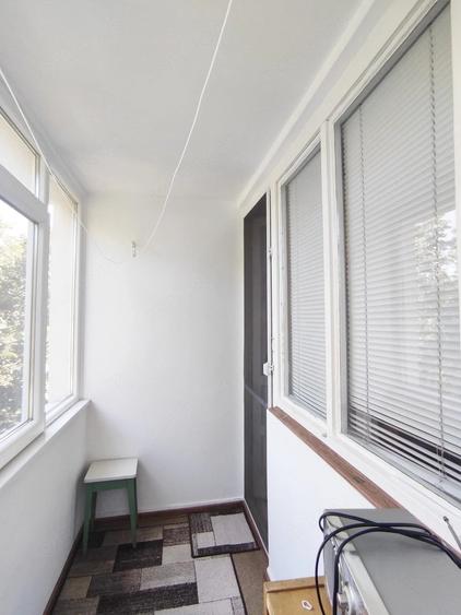 Apartament cu 3 camere decomandat în Roșu