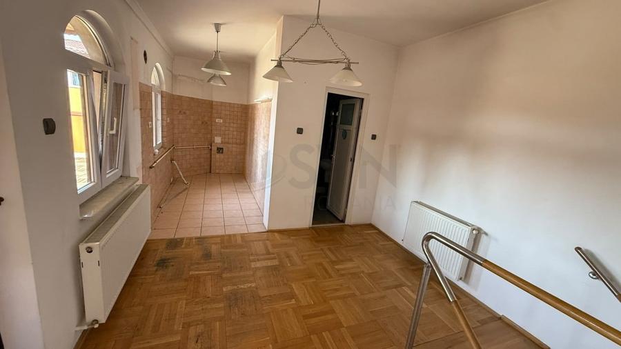 Casă individuală cu 10 camere cu Canalizare în Floreasca