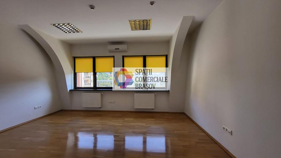 Birou, de 170 mp, în Central