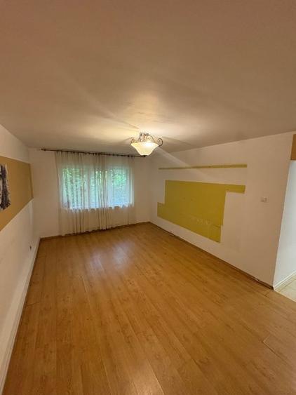 Apartament cu 3 camere decomandat, mobilat în Răcădău