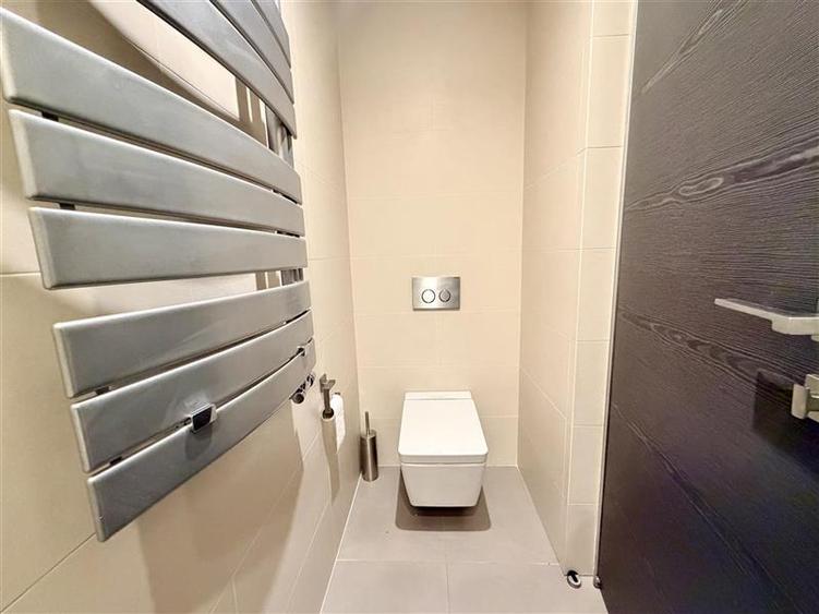 Apartament cu 4 camere decomandat, mobilat în Primăverii