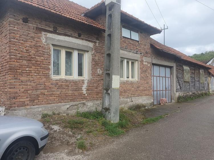 Casă cu 3 camere în Vărzari