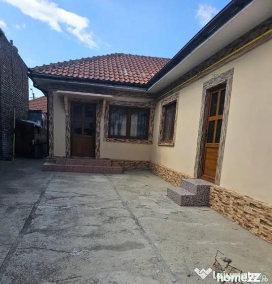 Casă cu 3 camere cu Teren 181 Mp în Brătianu