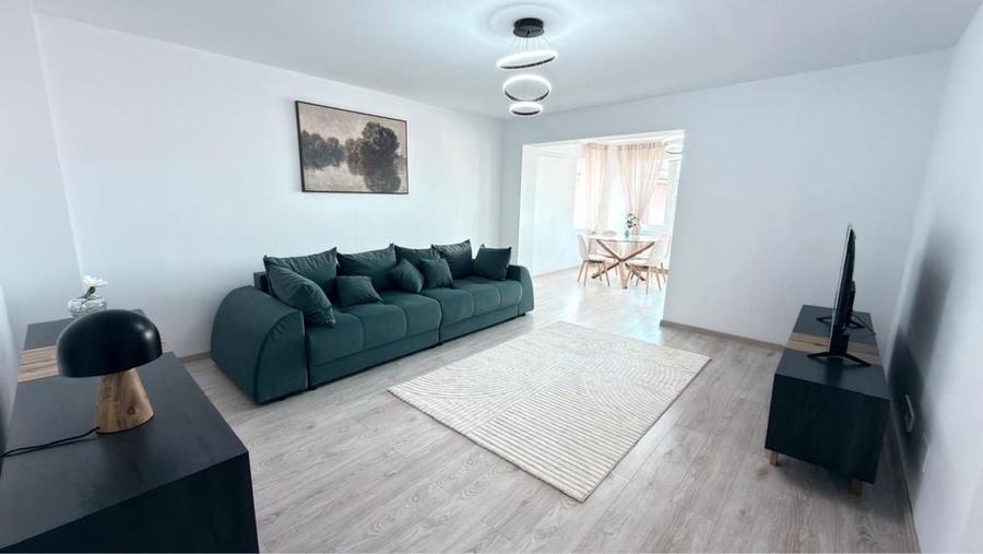 Apartament cu 3 camere decomandat în Central