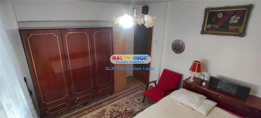 Apartament cu 4 camere semidecomandat în Crângași