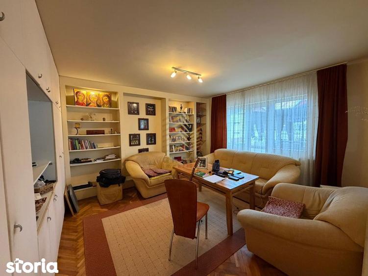 Apartament cu 4 camere decomandat în Decebal