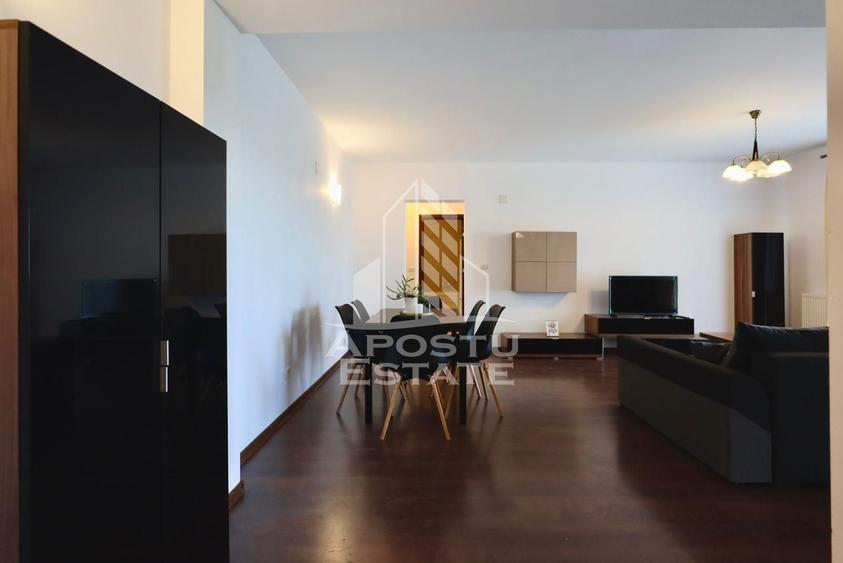 Apartament cu 3 camere semidecomandat, mobilat în Subcetate