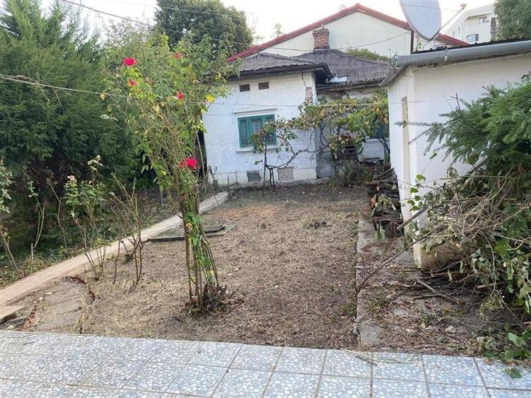 Casă individuală cu 6 camere cu Canalizare în Bucureștii Noi