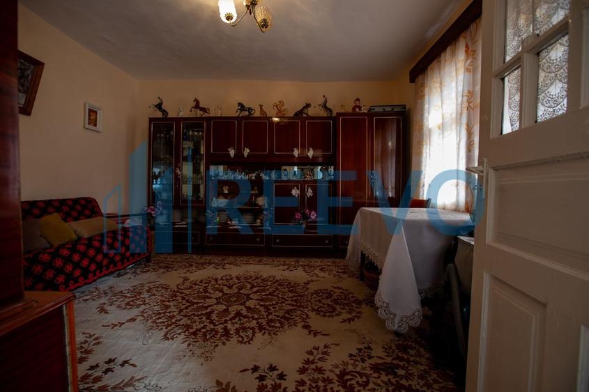 Casă cu 5 camere cu Teren 3365 Mp în Conțești