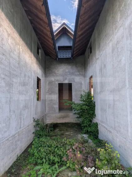 Casă cu 7 camere cu Teren 7500 Mp în Central