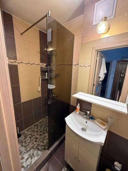 Apartament cu 4 camere decomandat, mobilat în Central