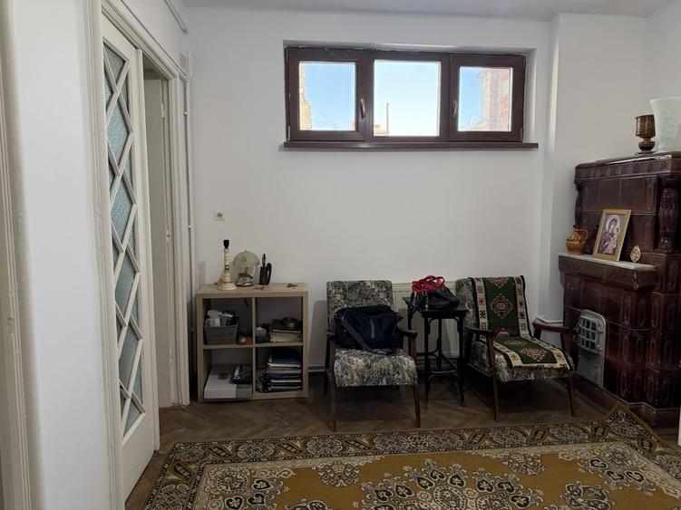 Apartament cu 3 camere decomandat în Cotroceni