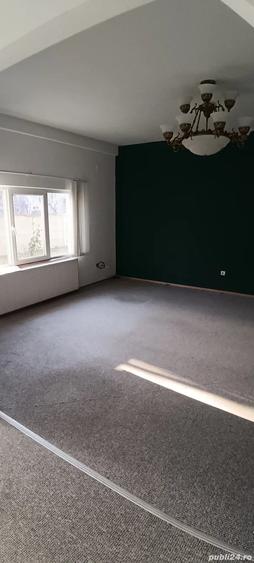 Apartament cu 3 camere decomandat în Aradului