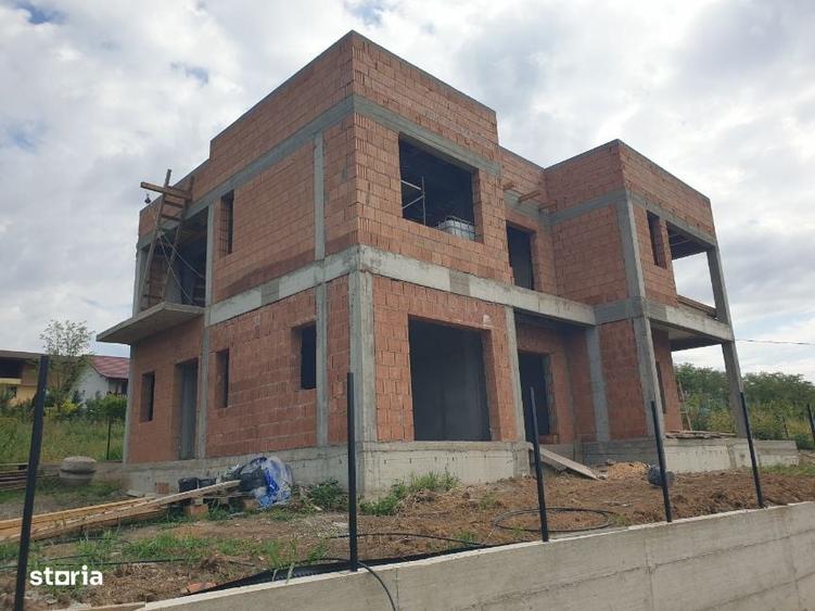 Casă cu 4 camere în Breazu
