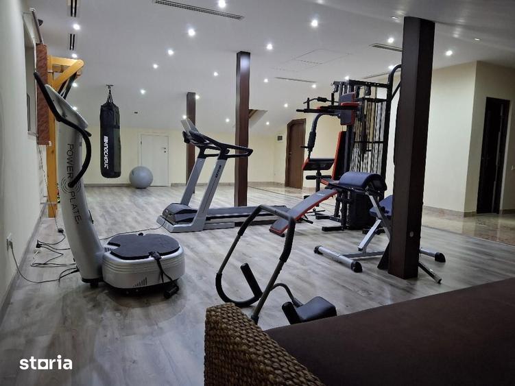 Casă cu 8 camere cu Teren 764 Mp în Tineretului