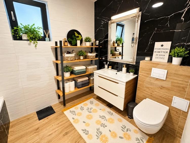 Casă cu 7 camere cu Teren 430 Mp în Cristești