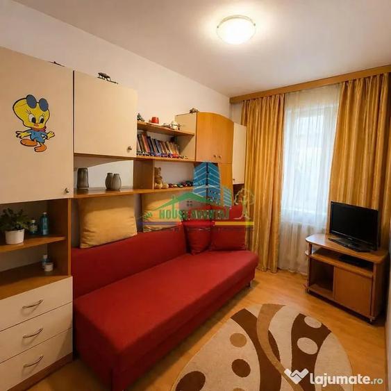 Apartament cu 3 camere decomandat în Sud