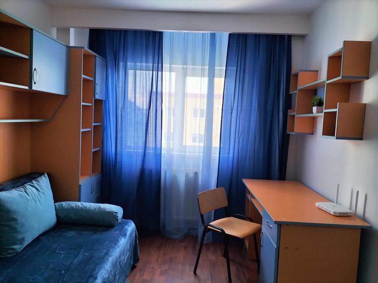 Apartament cu 3 camere decomandat în Drumul Carului